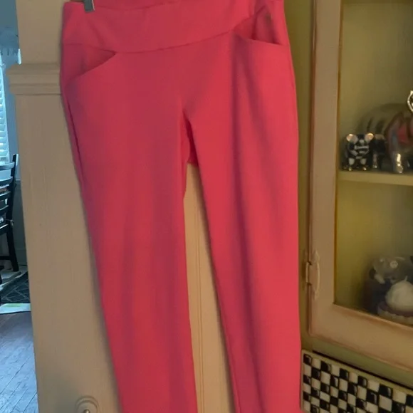 Lilly Pulitzer Pink luxletic golf pants - Picture 6 of 6